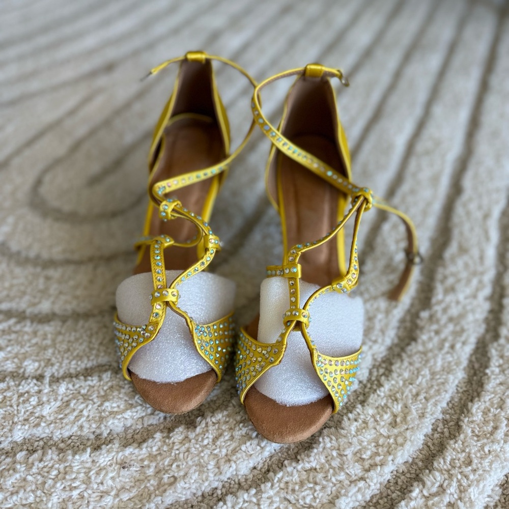 Dance shoes 318